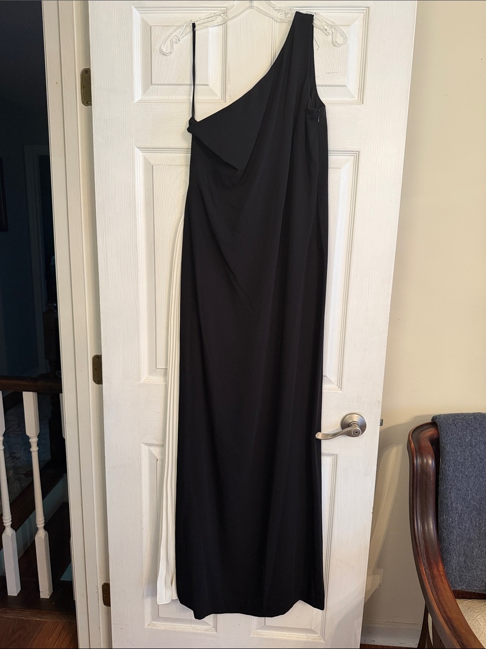 Lauren Ralph Lauren Black One-Shoulder Gown with White Pleated Side Panel 6
